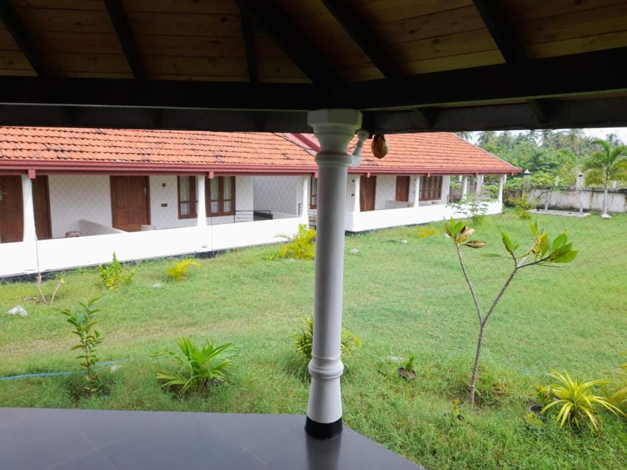 Blu Marine Nilaveli Hotel ตรินโคมาลี ภายนอก รูปภาพ