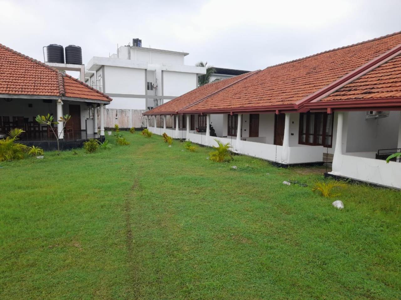 Blu Marine Nilaveli Hotel ตรินโคมาลี ภายนอก รูปภาพ