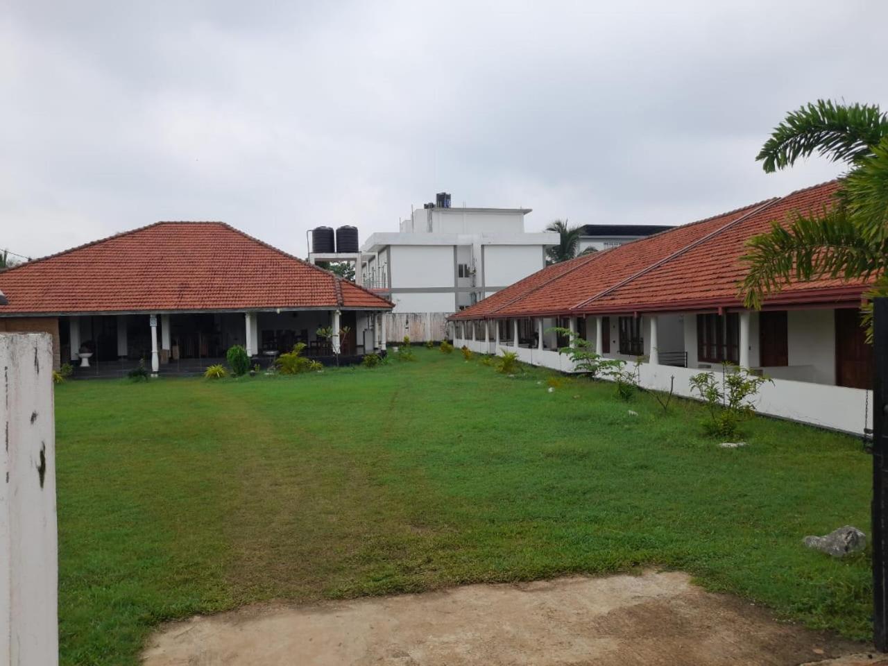 Blu Marine Nilaveli Hotel ตรินโคมาลี ภายนอก รูปภาพ